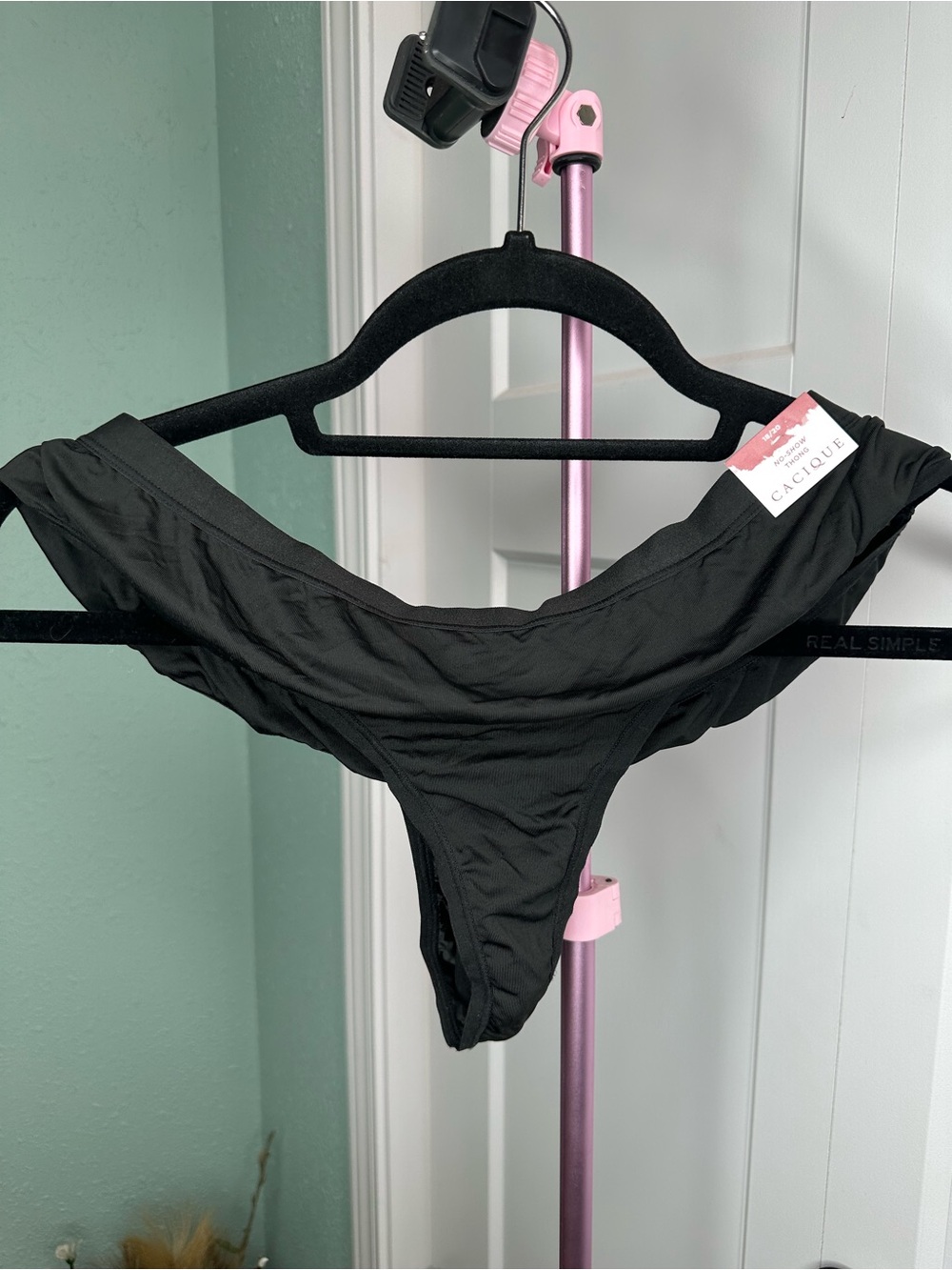Cacique Black Seamless Thong Panty NWA 18/20